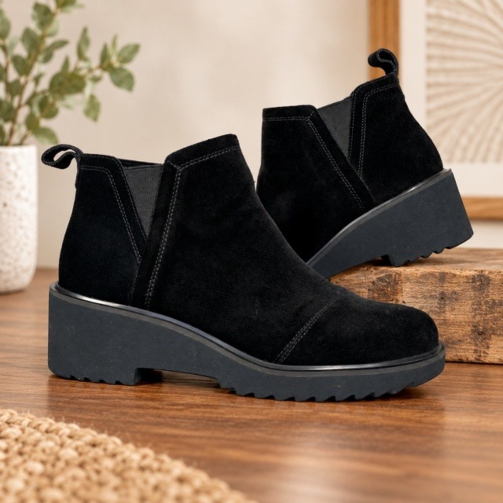 TOMS Maude Black Suede Wedge Ankle Booties Womens 9.5 Side Zip Chelsea